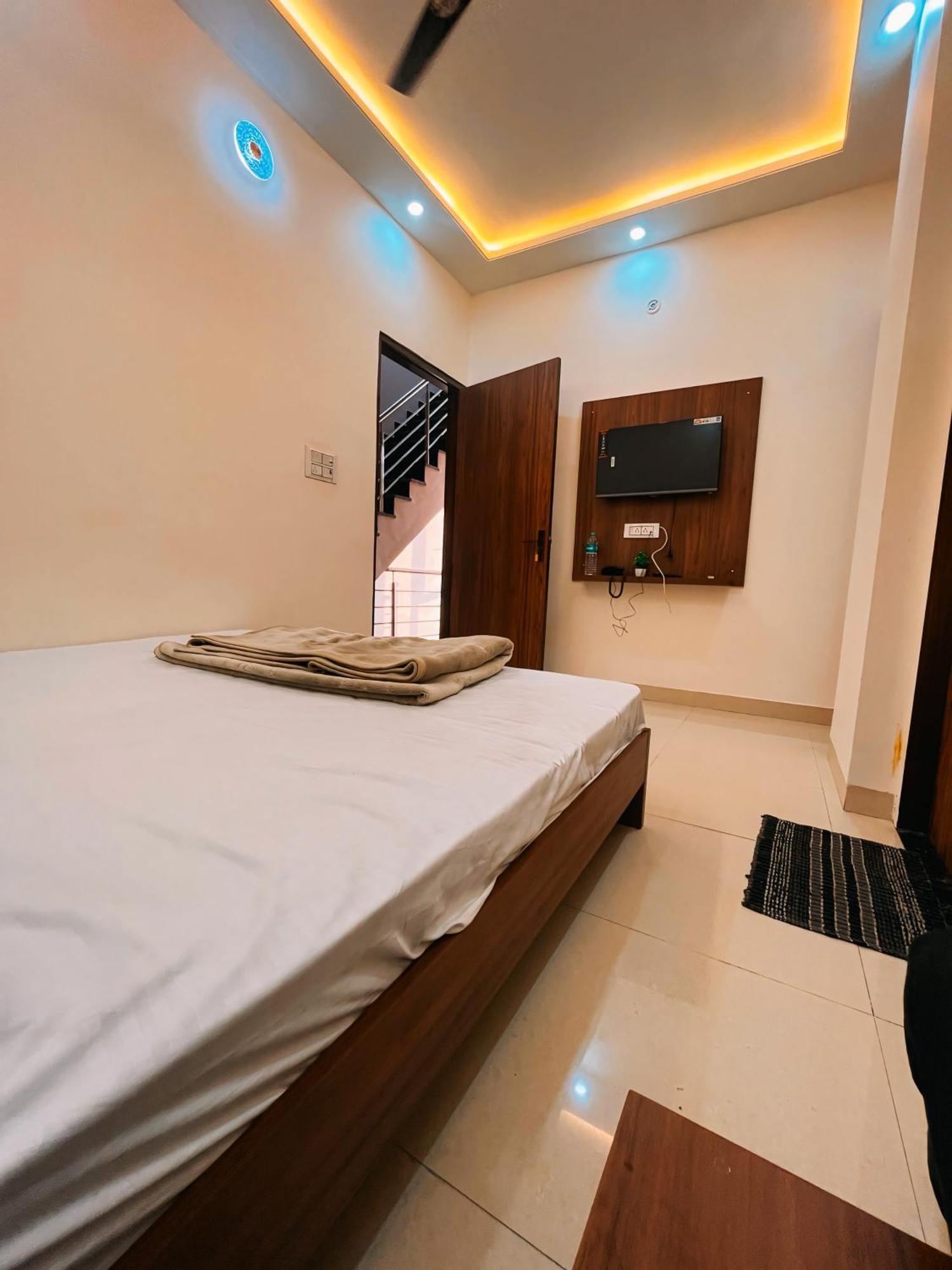 Hotel Pooja Джапур Экстерьер фото