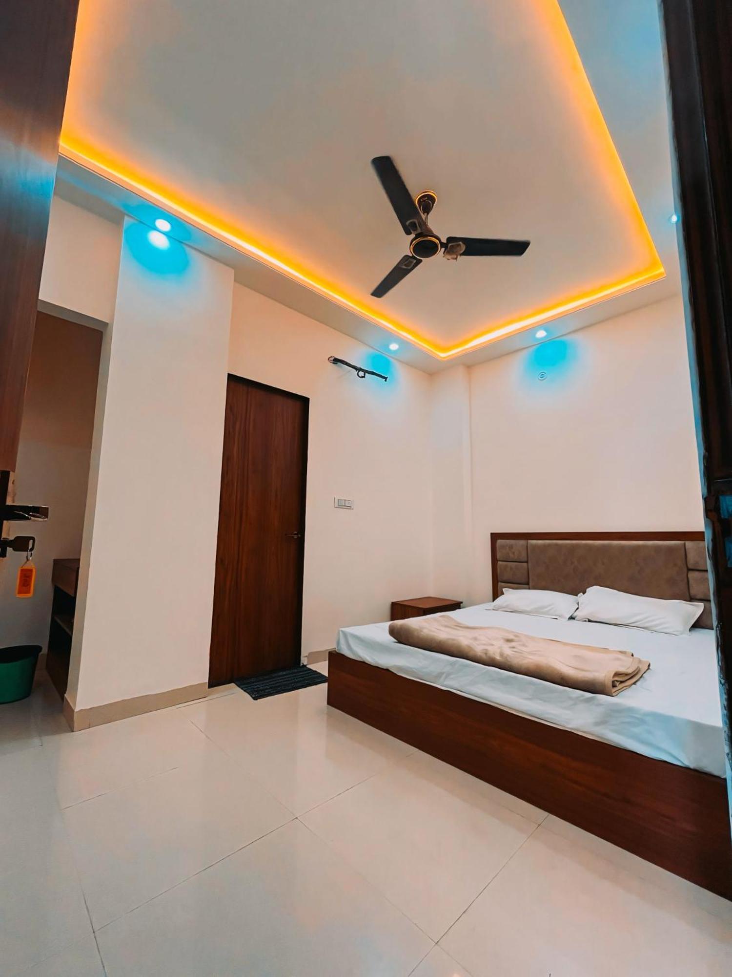 Hotel Pooja Джапур Экстерьер фото